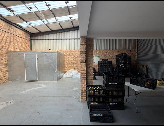 155M² WAREHOUSE TO LET IN CHLOORKOP